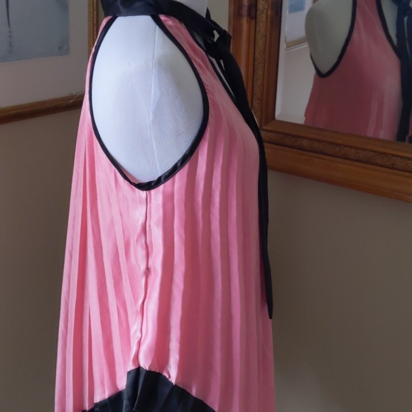.Summer ClearanceUnique blushing pink tank( free w/ 54.00 purchase - Picture 4 of 8